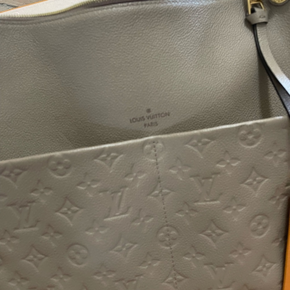 Louis Vuitton Maida Hobo Authentic - Picture 11 of 15